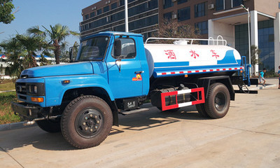 國(guó)產(chǎn)灑水車(chē)選購(gòu)指南 聚焦尖頭灑水車(chē)、東風(fēng)單橋?yàn)⑺?chē)與廠(chǎng)家報(bào)價(jià)